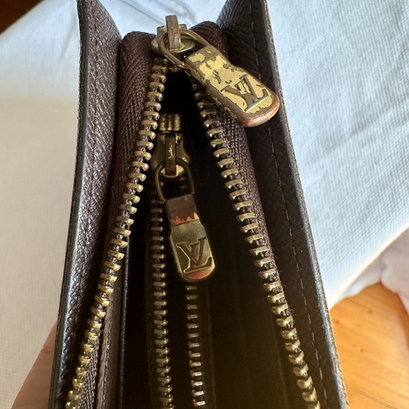 Louis Vuitton Damier Ebene Zippy Wallet - Picture 11 of 15
